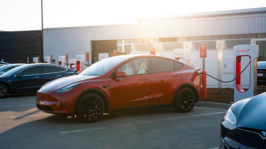 Tesla opladen aan Supercharger